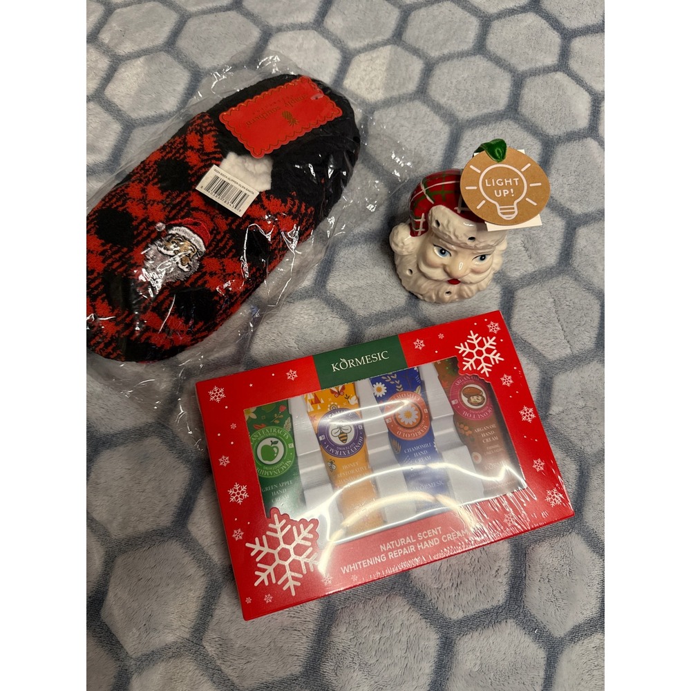 Simply‎ Southern Santa Plaid Cozy Slipper Socks Gift Set